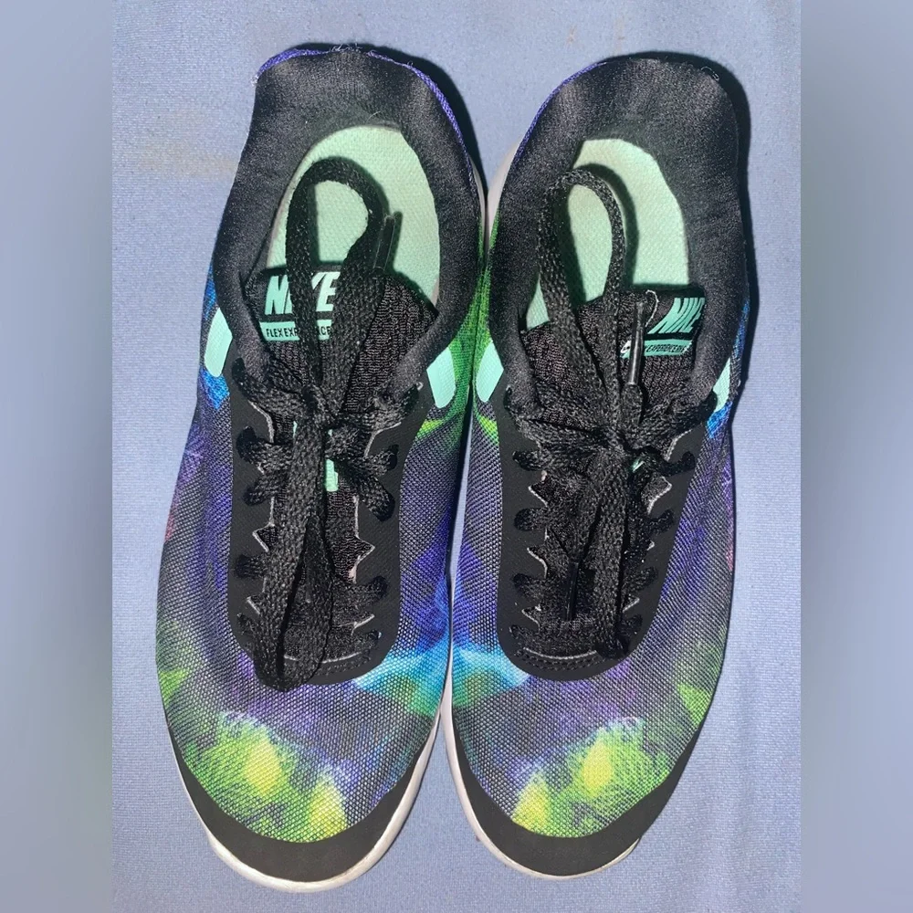 Nike Black and Blue Women’s Athletic Shoes Size 6